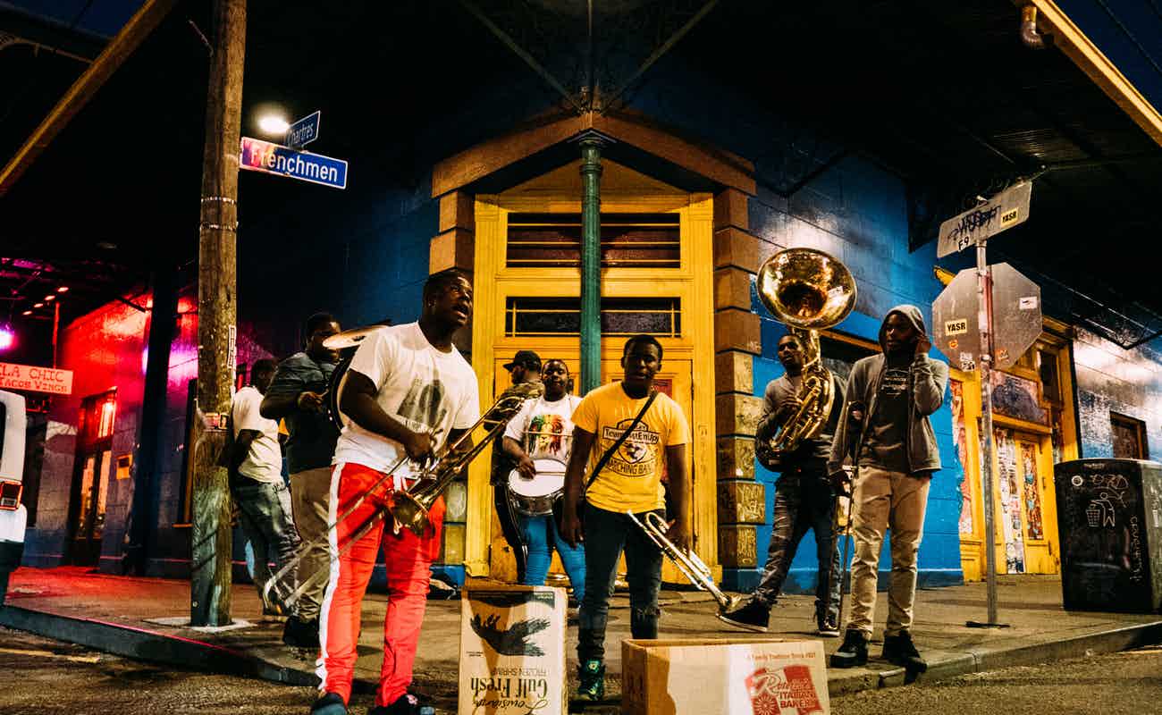 photo-1525994886773-080587e161c2